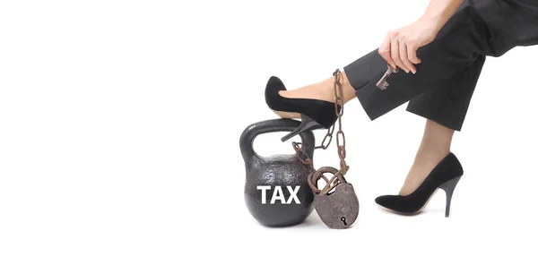 Жіночі Ноги Ланцюжками Вагами Податкова Концепція — стокове фото