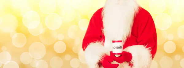 Noel Baba Nın Elinde Sarı Bokeh Arka Planı Için Bağış — Stok fotoğraf