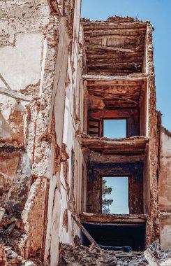 Eski Belchite kasabasında terk edilmiş bir ev.