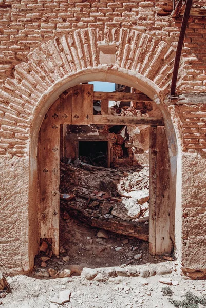 Πόρτα Εγκαταλελειμμένο Σπίτι Στο Belchite — Φωτογραφία Αρχείου
