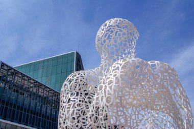 Zaragoza sergisindeki Ebro 'nun ruhu.