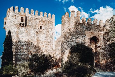 Toledo 'lu San Servando Kalesi