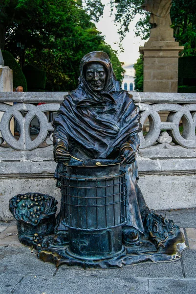 Burgos Castaño Tostado Mujer Monumento — Foto de Stock