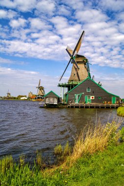 Zaanse schans değirmenlerinin manzarası
