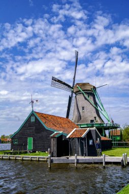 Zaanse schans değirmenlerinin manzarası