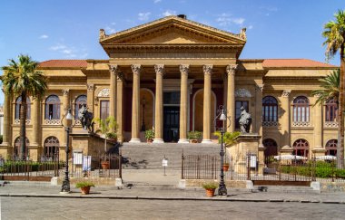 Palermo 'daki Massimo Tiyatrosu' nun ana cephesi