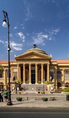 Palermo 'daki Massimo Tiyatrosu' nun ana cephesi