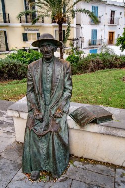 İbiza 'daki Isidor Macabich' in anısına dikildi.