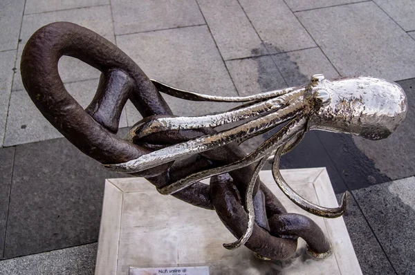 Octopus Monumento Enganchado Uma Cadeia Savona — Fotografia de Stock