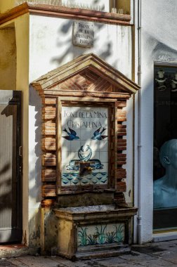 Beyaz La Cristalina Çeşmesi