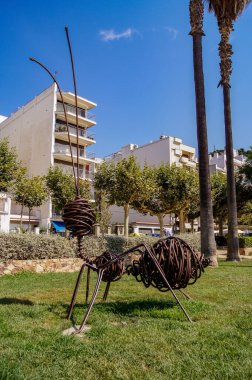 Peeo maritimo de Blanes 'deki karınca anıtı.