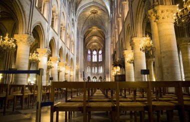 iç iç Notre Dame de Paris