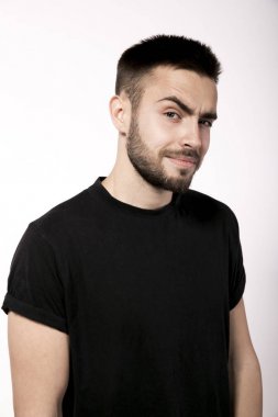 küçük şık sakallı genç çekici kahverengi saçlı adam bir