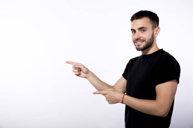 kahverengi saçlı delikanlı küçük şık sakallı ve siyah