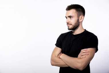 profil neşeli genç kahverengi saçlı adam küçük bir şık 