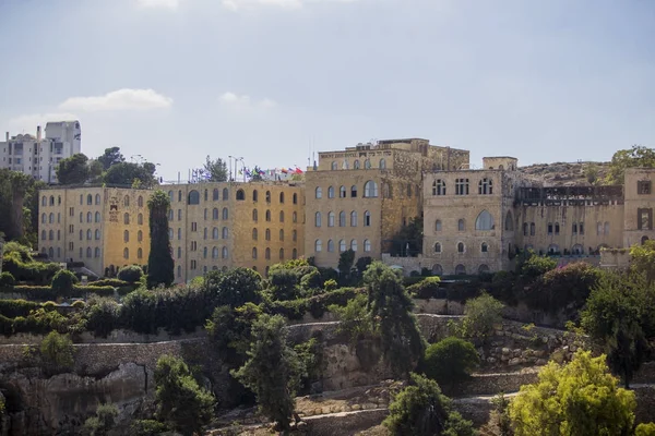 Необычный вид на старинные каменные здания Иерусалима — стоковое фото