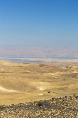  Judean Desert ve blu karşı ölü deniz kıyısında