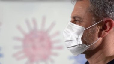 Coronavirüs enfeksiyonunu bulmak için termometreyle bir adamın ateşini ölçmek, Covid-19. Yakın çekim..
