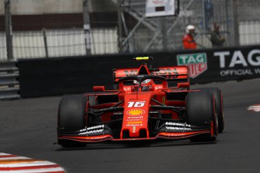 Monte Carlo, Monako - 25 Mayıs 2019. Scuderia Ferrari 'den Charles Leclerc Monako F1 Grand Prix antrenmanı sırasında