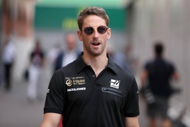 Monte Carlo, Monako - 26 Mayıs 2019. Zengin Enerji Haas F1 takımından Romain Grosjean Monako 'nun F1 Grand Prix' sinde çayırda