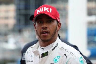Monte Carlo, Monako - 26 Mayıs 2019. Mercedes AMG Petronas Motorsport 'tan Lewis Hamilton Monako' nun F1 Grand Prix 'sinden sonra parc ferme' de kutlama yaptı