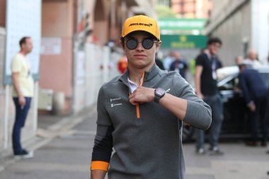 Monte Carlo, Monako - 26 Mayıs 2019. McLaren F1 takımından Lando Norris Monako 'nun F1 Grand Prix' sinde çayırda.