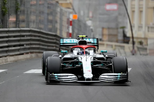 Monte Carlo, Monako - 26 Mayıs 2019. Mercedes AMG Petronas Motorsport 'tan Valtteri Bottas Monako' nun F1 Grand Prix 'si sırasında yolda