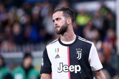 Cenova, İtalya. 18 Aralık 2019. İtalyan Serisi A. Uc Sampdoria, Juventus Fc 'e karşı. Juventus FC 'den Miralem Pjaniç.   