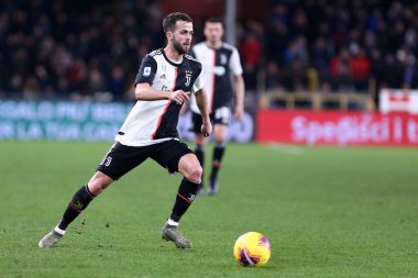 Cenova, İtalya. 18 Aralık 2019. İtalyan Serisi A. Uc Sampdoria, Juventus Fc 'e karşı. Juventus FC 'den Miralem Pjaniç.   