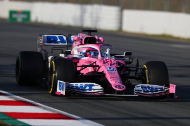 Barselona, İspanya. 21 Şubat 2020. Formula 1 sezon öncesi testi. Yarış Noktası 'ndan Lance Stroll RP20 Mercedes yolda 