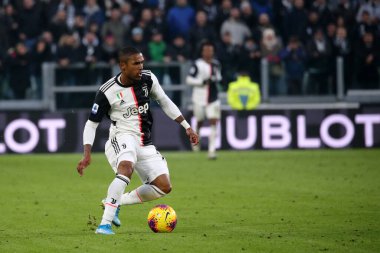 Torino, İtalya. 06 Ocak 2020. İtalyan Serisi A. Juventus Fc, Cagliari Calcio 'ya karşı. Juventus FC 'den Douglas Costa iş başında .