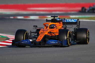 Barselona, İspanya. 19 Şubat 2020. Formula 1 sezon öncesi testi. Carlos Sainz - McLaren F1 Ekibi MCL35 yolda