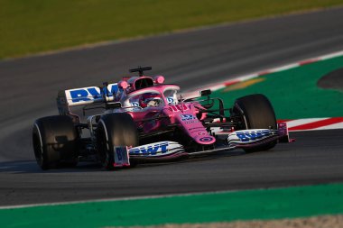 Barselona, İspanya. 21 Şubat 2020. Formula 1 sezon öncesi testi. Yarış Noktası 'ndan Lance Stroll RP20 Mercedes yolda 