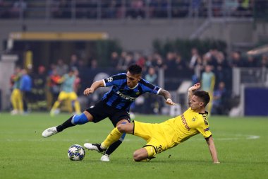 Milano, İtalya. 23 Ekim 2019. Uefa Şampiyonlar Ligi. Fc Internazionale Borussia 09 Dortmund 'a karşı. Fc Internazionale 'den Lautaro Martinez ve Borussia Dortmund Milano' dan Julian Weigl, İtalya. 