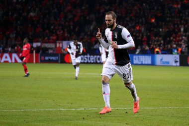 Leverkusen, Almanya. 11 Aralık 2019. Uefa Şampiyonlar Ligi 2019-20 Grubu D. Gonzalo Higuain Juventus FC 'den gol attıktan sonra kutluyor..   
