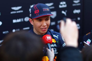 Barselona, İspanya. 26 Şubat 2020. Tayland 'dan Alexander Albon ve Aston Martin Red Bull Racing RB16 sezon öncesi F1 Kış Testi 