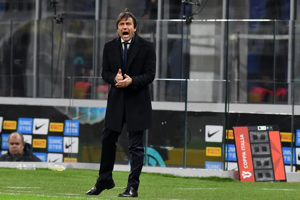 Milano, İtalya. 12 Şubat 2020. Coppa Italia yarı final ilk ayağı. Fc Internazionale, Ssc Napoli 'ye karşı. Antonio Conte FC Internazionale 'nin baş antrenörü. .