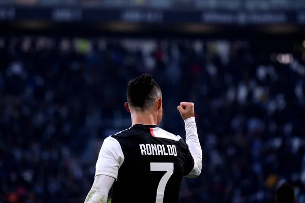 Torino, İtalya. 06 Ocak 2020. İtalyan Serisi A. Juventus Fc, Cagliari Calcio 'ya karşı. Juventus FC 'den Cristiano Ronaldo kutlama yapıyor.