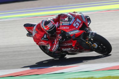 Winnow Ducati Misyonu 'ndan Michele Pirro, San Marino' nun Moto GP Octo Grand Prix 'si için ücretsiz antrenman sırasında yolda.. 