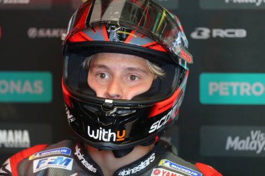 Petronas Yamaha SRT 'den Fabio Quartararo, San Marino' daki Moto GP Octo Grand Prix 'sinde ücretsiz antrenman sırasında garajda.. 