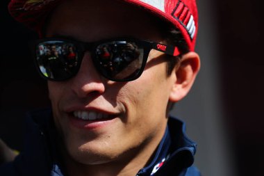 Repsol Honda Takımı 'ndan Marc Marquez Moto GP Oakley Grand Prix' sinin arifesinde otlakta.. 