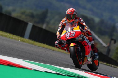 Repsol Honda Takımı 'ndan Marc Marquez İtalya' nın Moto GP Oakley Grand Prix 'si için bedava antrenman sırasında yolda.. 
