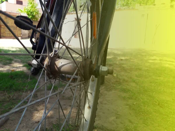 Fechar Uma Bicicleta Bicicleta Perto Seu Excel Gradiente Amarelo Lado — Fotografia de Stock