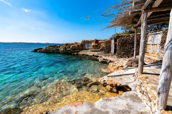 Bootshäuser Entlang Der Küste Der Insel Ibiza Spanien — Stockfoto