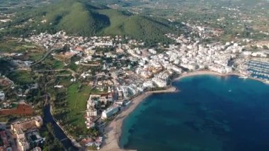 Santa Eulalia des Riu kasabası, İbiza adası, İspanya.