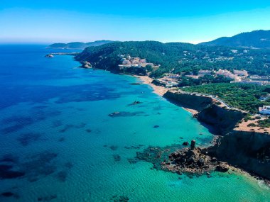 İbiza beahes. İbiza adasının doğu kıyısında. İspanya.
