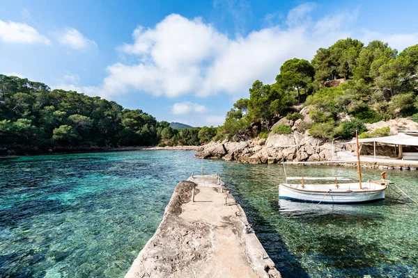 İbiza adası. Cala Mastella Sahili.