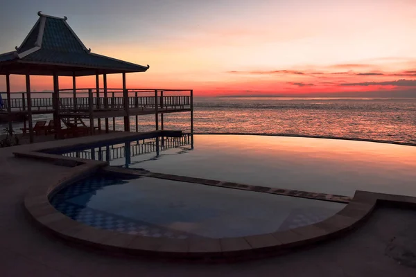 Okyanusta Asya sonsuzluk havuzu. Bali, Endonezya.