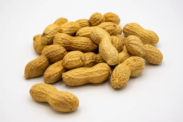 Erdnüsse Vor Weißem Hintergrund — Stockfoto