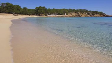 İbiza plajı. Cala Bassa Sahili, İbiza Adası, İspanya,
